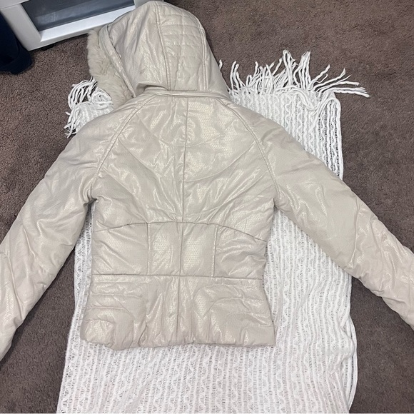 Bebe White Puffy Zip-Up Jacket With White Fur Hood And Hand Pockets Size XS - Picture 2 of 3